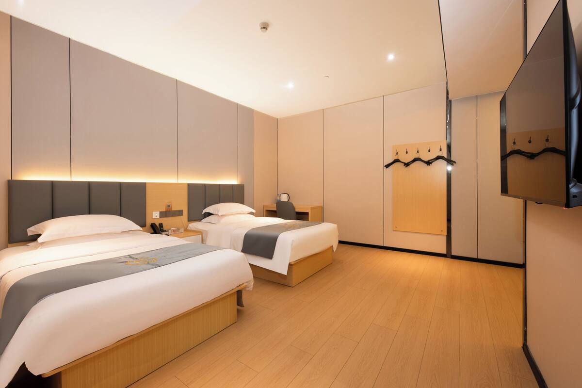 Kamar Twin Superior | Meja kerja, ruang kerja ramah laptop, dan tirai kedap cahaya