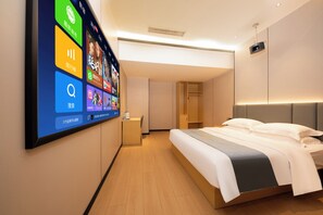 Habitación doble Prestigio | Escritorio, espacio para trabajar con laptop y cortinas blackout 