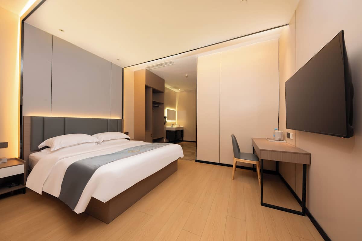 Kamar Double Superior | Meja kerja, ruang kerja ramah laptop, dan tirai kedap cahaya