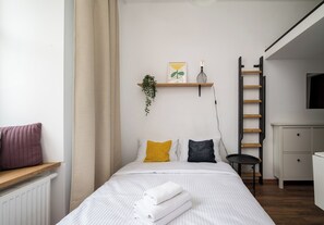 1 bedroom, iron/ironing board, WiFi, bed sheets - Wola Karolkowa Cosy Studio (Warszawa)