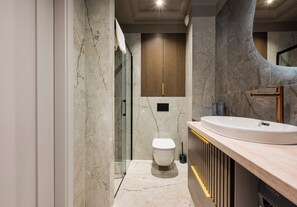Shower, hair dryer, towels - Warszawa Rakowiec Superior Apartment (Warszawa)