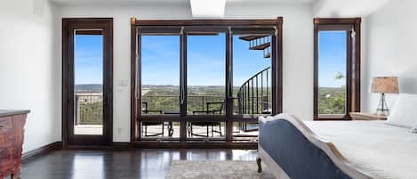 3 habitaciones, escritorio, wifi y ropa de cama