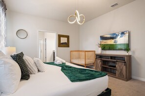 10 bedrooms, iron/ironing board, free WiFi, bed sheets - Disney 10BR Mansion | Theater Pool Spa | 24 Guests (Davenport)