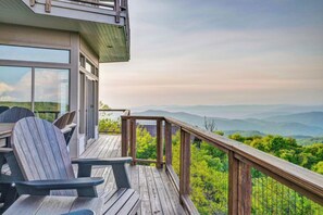 Terrace/patio - 3BR Home w/180° Mountain Views | Hot Tub, Poker Room, Sauna | 5 Min to Ski Resort (Beech Mountain)