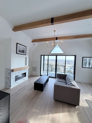 Living area - Luna View | Steps to Sister Bay Beach + Walk to Downtown (Sister Bay)