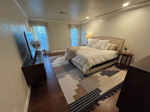 4 bedrooms, iron/ironing board, WiFi, bed sheets - 15 minutes to ATT Stadium! (Euless)