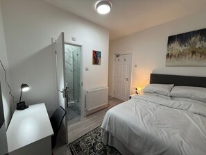 Unclassified image, 2 of 52, button - Cosy Six Bedroom House in Bedford Town (Bedford)