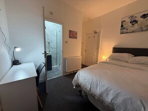 Unclassified image, 3 of 52, button - Cosy Six Bedroom House in Bedford Town (Bedford)