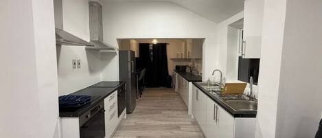 KĂŒhlschrank, Mikrowelle, Ofen, Herdplatte