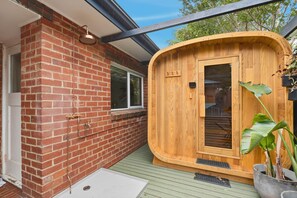 Exterior detail - Taroona Hideaway – 3 Bed House with Sauna (Taroona)