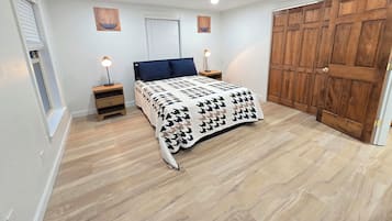 6 bedrooms, iron/ironing board, WiFi, bed sheets