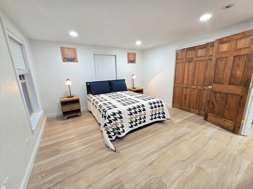 Awesome 6-bedroom house in quaint Ellsworth perfect for families