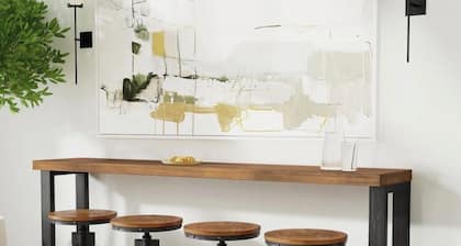 Awesome 6-bedroom house in quaint Ellsworth perfect for families