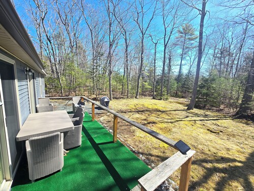 Awesome 6-bedroom house in quaint Ellsworth perfect for families