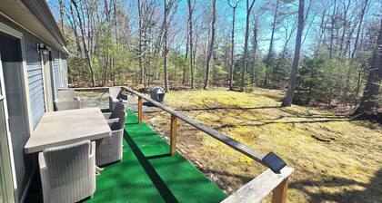 Awesome 6-bedroom house in quaint Ellsworth perfect for families