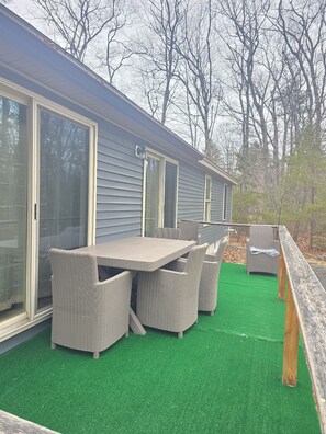 Outdoor dining - Awesome 6-bedroom house in quaint Ellsworth perfect for families (Ellsworth)