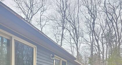 Awesome 6-bedroom house in quaint Ellsworth perfect for families