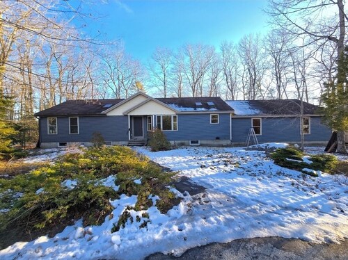 Awesome 6-bedroom house in quaint Ellsworth perfect for families