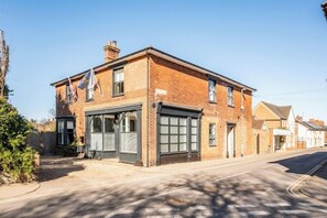 Exterior - The Leiston, High Street (Leiston)