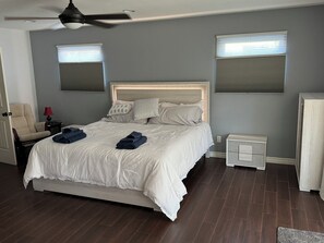 4 bedrooms, iron/ironing board, WiFi, bed sheets - Peaceful Covina Stay Close to LA, Disney/Work & Adventure (Covina)