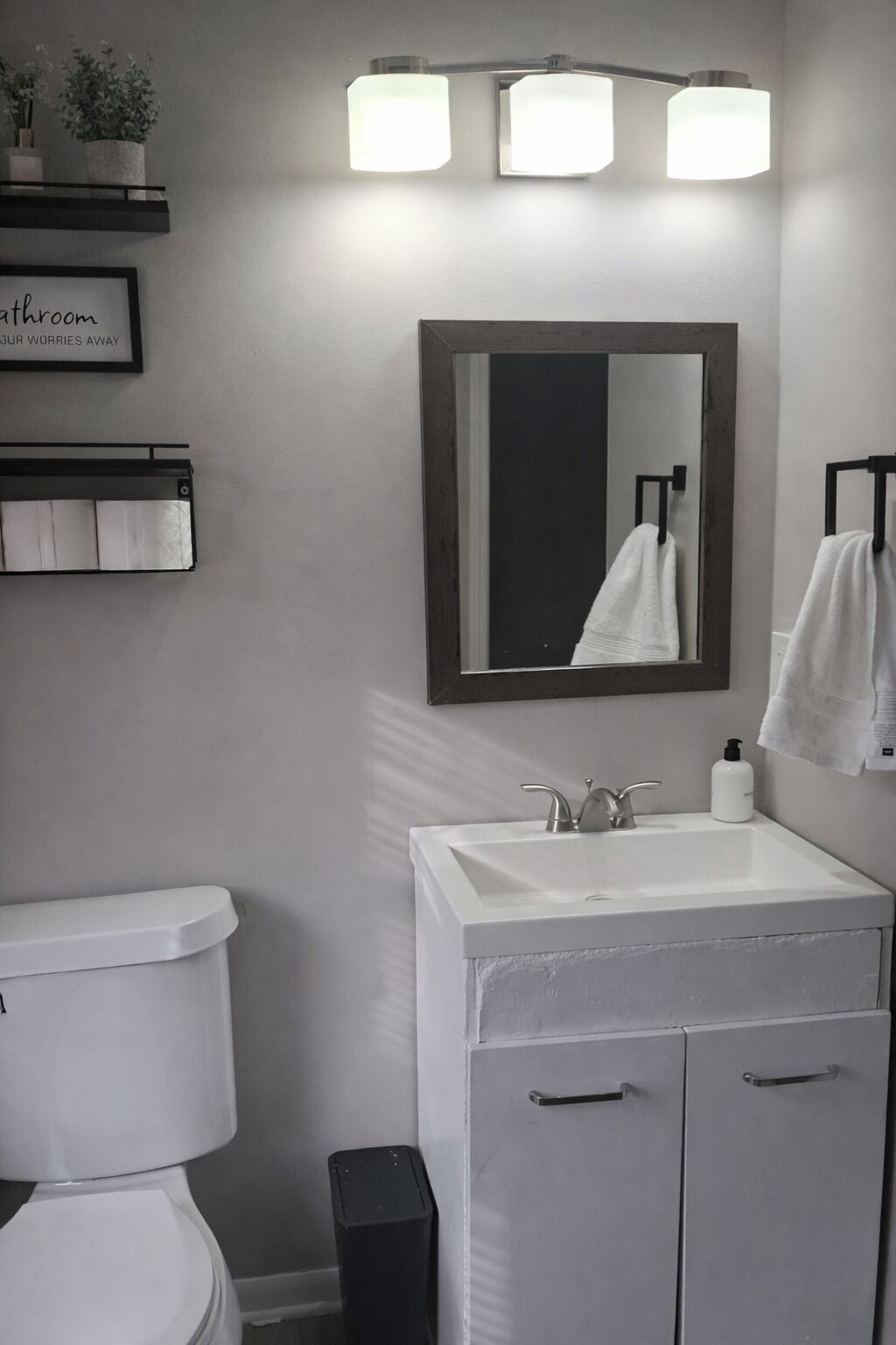 Sèche-cheveux, serviettes fournies