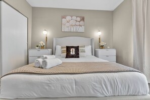 5 habitaciones, tabla de planchar con plancha y cuna de viaje 