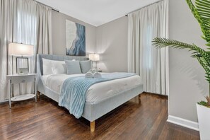 5 slaapkamers, een strijkplank/strijkijzer, reisbedje, gratis wifi