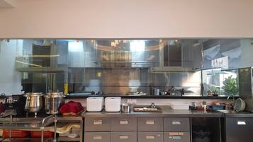 Mikro i allmänt utrymme och barnstol