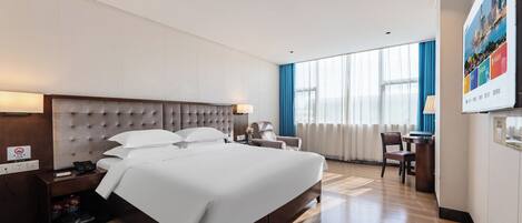 Superior Double Room, City View | Desk, laptop workspace, blackout drapes, soundproofing