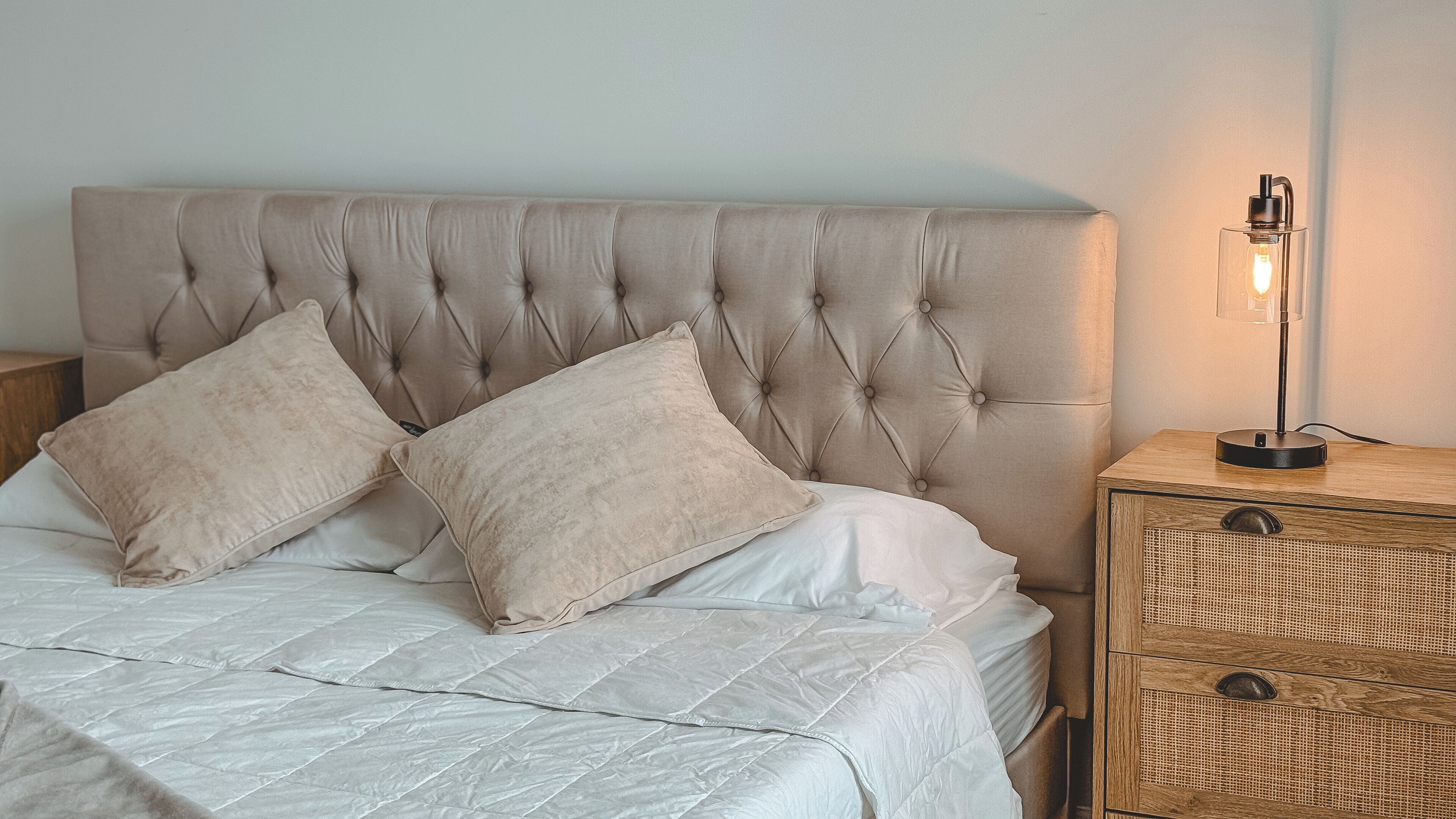 6 slaapkamers, een strijkplank/strijkijzer, wifi, beddengoed