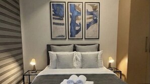 Room - Modern Central 1BR Apt - Prime City of BGC, Manila (Taguig)