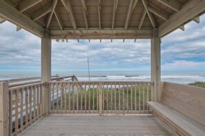 Property grounds - 2973 - The Shack, 2BR Semi-Oceanfront Duck Gem: Steps to Pool (Duck)