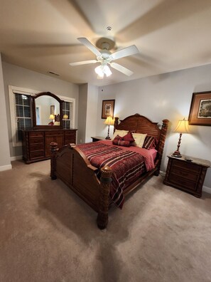 3 bedrooms, iron/ironing board, WiFi, bed sheets - Charming 3-bedroom condo close to everything in Myrtle Beach (Myrtle Beach)