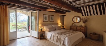 Farmhouse in the heart of nature, panoramic view, absolute peace and quiet.