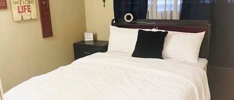 3 bedrooms, iron/ironing board, WiFi, bed sheets