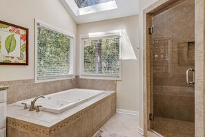 Shower, hair dryer, towels - Forest Beach Home Heated Pool Near Beach Sleeps 15 Pet Friendly Large Yard (Hilton Head Island)