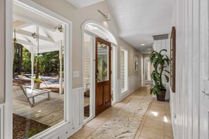 Interior - Forest Beach Home Heated Pool Near Beach Sleeps 15 Pet Friendly Large Yard (Hilton Head Island)