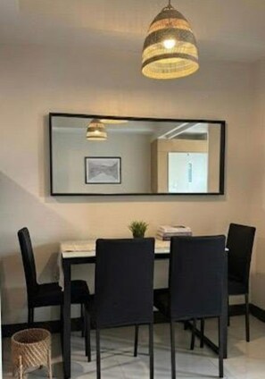 Dining - Modern Uptown Parksuites - BGC (Taguig)