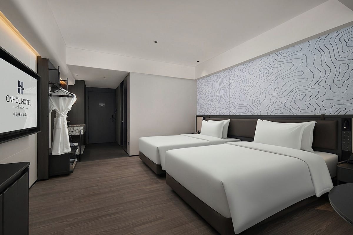 Luxury Twin Room, City View | Desk, laptop workspace, blackout drapes, soundproofing