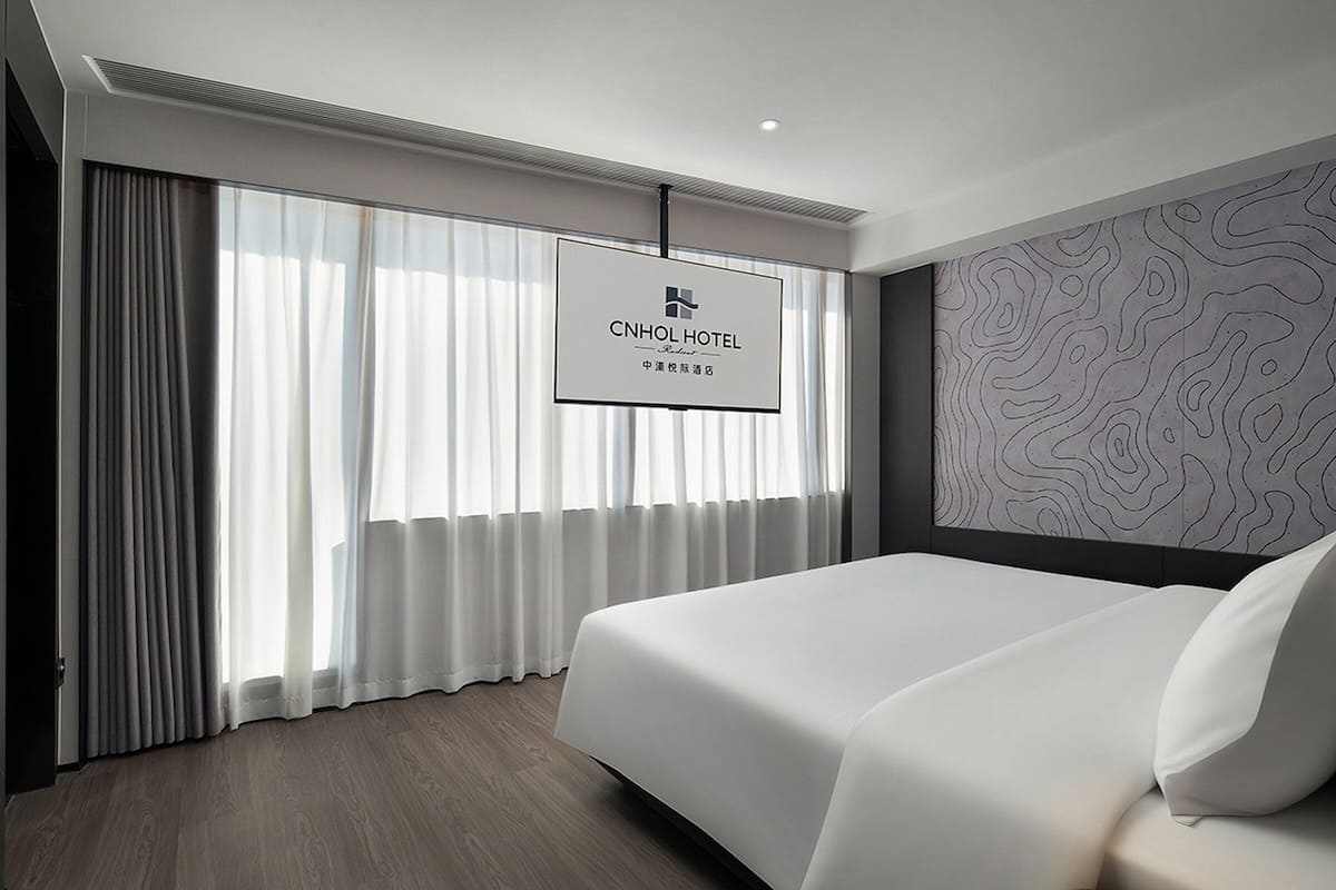 Luxury Suite, City View | Desk, laptop workspace, blackout drapes, soundproofing