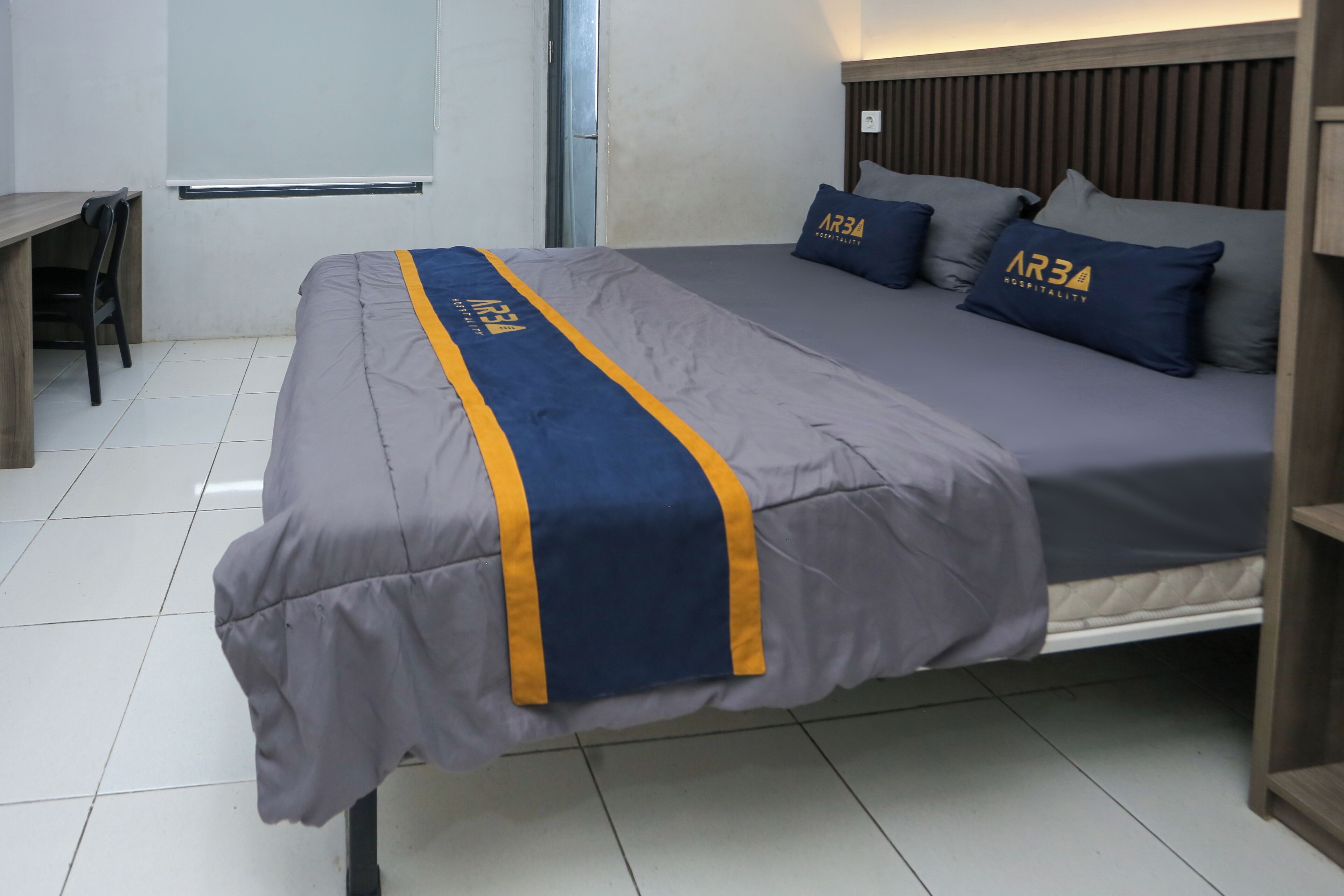 Standard Double Room | Desk, bed sheets