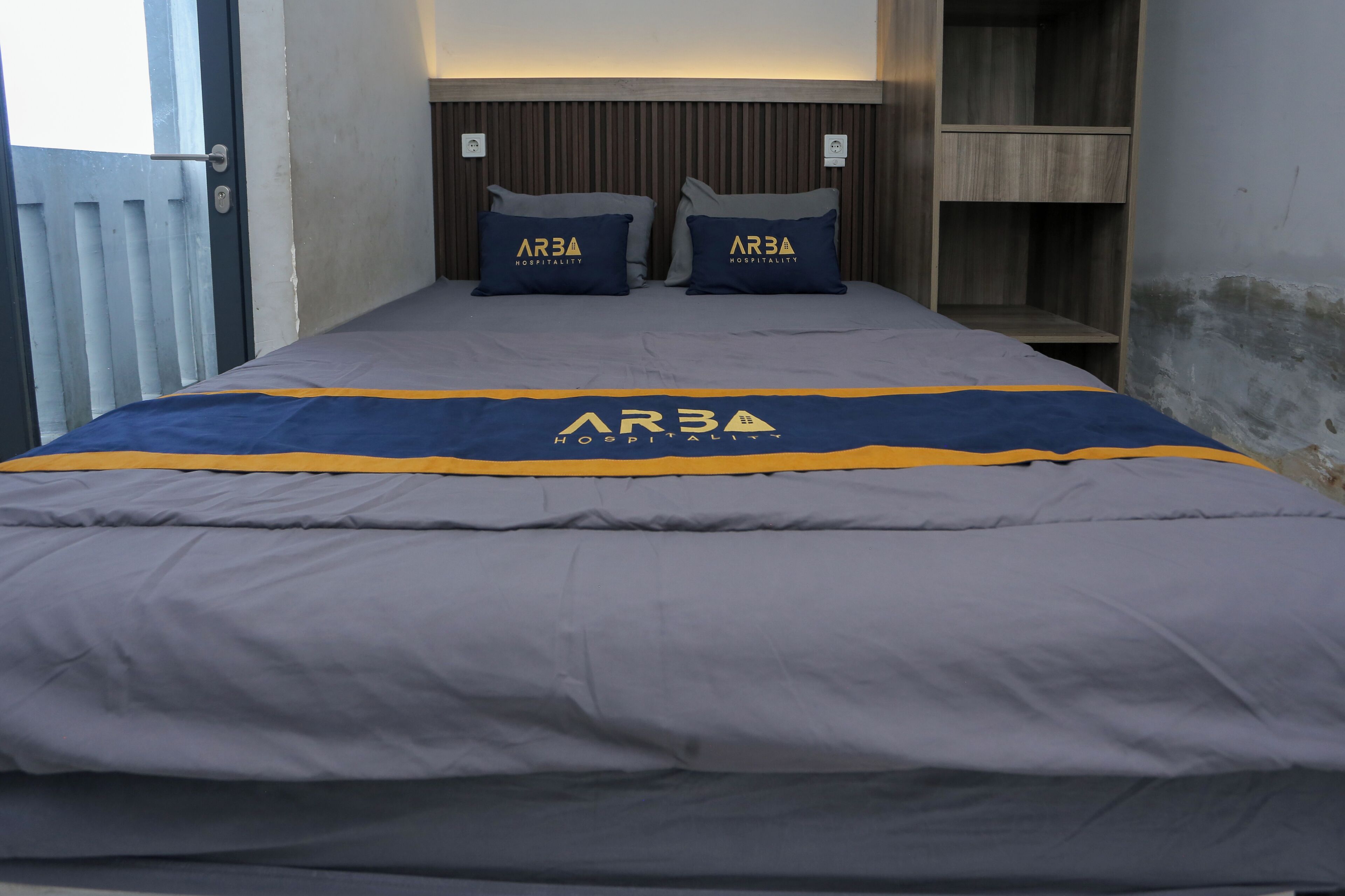 Standard Double Room | Desk, bed sheets