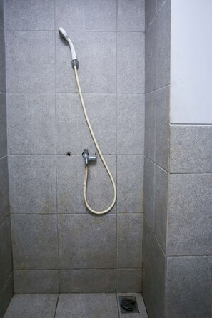 Phòng đôi Tiêu chuẩn | Phòng tắm | Buồng tắm vòi sen, khăn tắm 