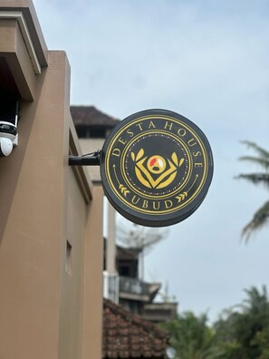 Unclassified image, 3 of 18, button - Desta House Ubud (Ubud)