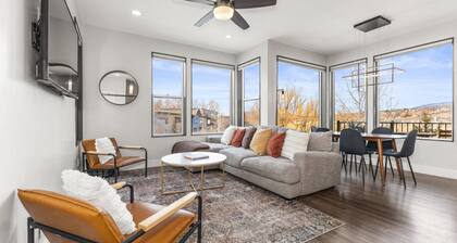 Gilpin Street Chalet - Location + Spaciousness, Ideal for Couples or Families