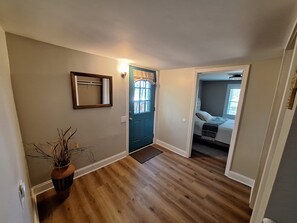 2 室のベッドルーム、デスク、WiFi (無料)、ベッドシーツ