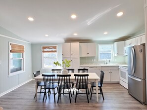 Dining - AV0925 Mermaids Cove - Stunning coastal home close to beach access (Avon)