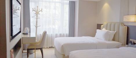 Lyxigt tvåbäddsrum - utsikt mot staden