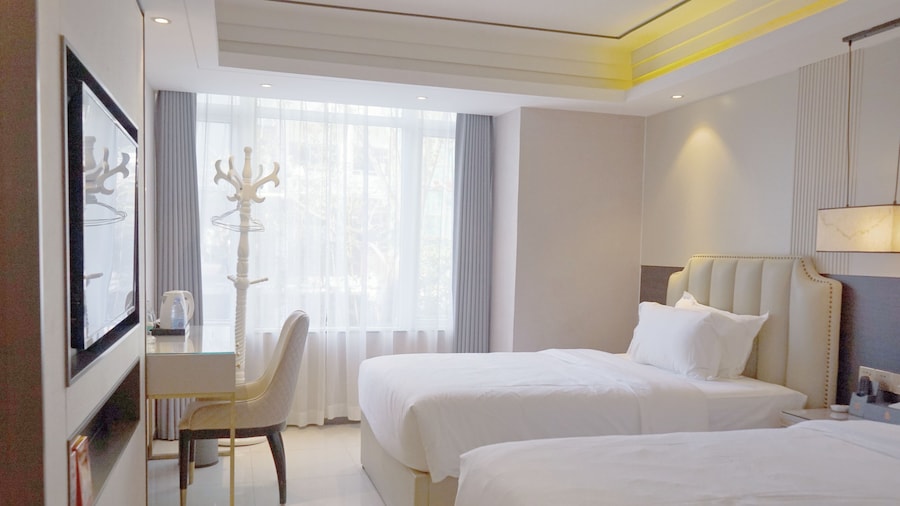 Golden Valley One Hotel Sports Center