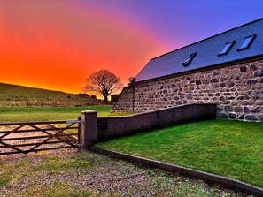 House | 4 bedrooms - The Steading Family Friendly Getaway (Peterhead)